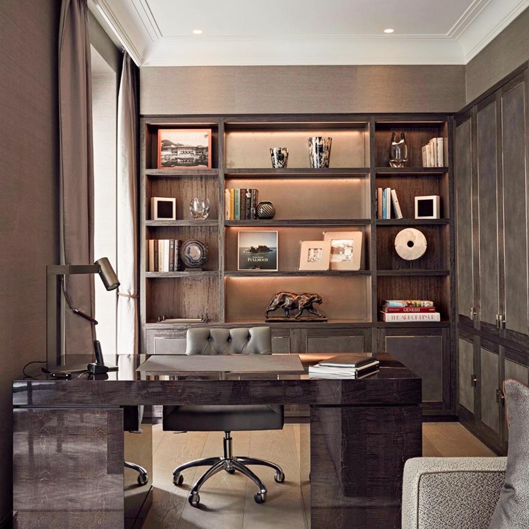 A smart and sleek desk finished in an exquisite sycamore black with rectilinear handles in brushed brass. This sturdy design has a frieze measuring 100mm, with four shallow drawers constructed in the traditional way and two pedestals beneath. Interior design by Taylor Howes.