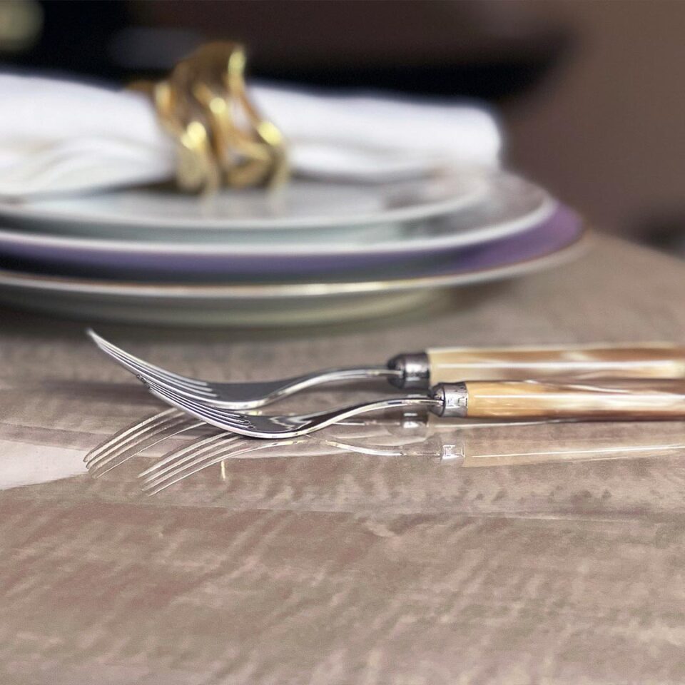 Elystan_DiningTable_ShadowGreyAnegre_Detail04_DavidsonLondon